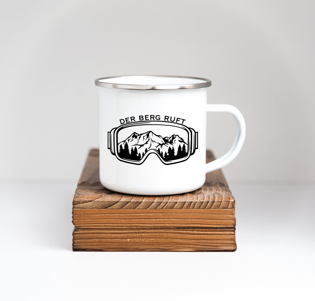 Emaille Tasse Der Berg ruft Skibrille